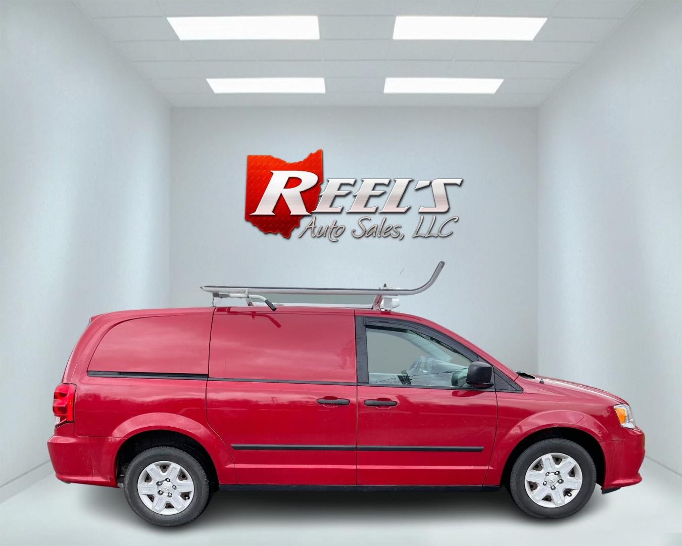 2014 Red /Black Dodge Cargo Van Tradesman (2C4JRGAG6ER) with an 3.6L V6 DOHC 24V engine, 6-Speed Automatic transmission, located at 547 E. Main St., Orwell, OH, 44076, (440) 437-5893, 41.535435, -80.847855 - This 2014 Ram C/V Tradesman is a versatile commercial van equipped with a 3.6-liter Pentastar V6 engine mated to a 6-speed automatic transmission. This one-owner vehicle boasts an auto-dimming rearview mirror, a payload capacity of 1,800 pounds, and a towing capacity of 3,600 pounds. With its robust - Photo#6